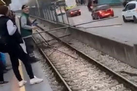 Kamyondan düşen demirler trafik ve metro seferlerini aksattı