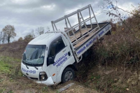 Kamyonet 50 metrelik uçuruma uçtu: Sürücü ağır yaralı