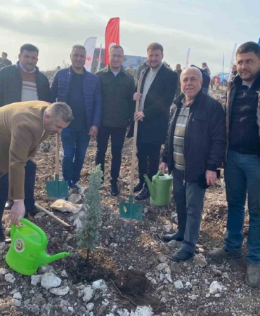 Karesi AK Parti İlçe kongre sonrası fidanlar toprakla buluştu