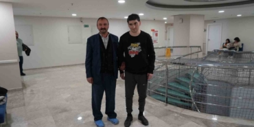 Kazada kafatasının yarısı alınan genç, ameliyatla hayata tutundu