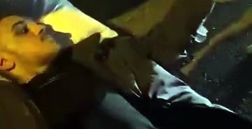 Kazada yaralandı, yerde yatarken telefonunu elinden bırakmadı