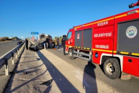 Kazaya bakmak için yavaşlayan ticari araca otomobil çarptı: 1 yaralı