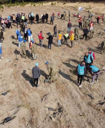 Kazdağları’nda Mili Ağaçlandırma Günü’nde fidanlar toprak ile buluştu