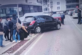 Keşan’da el frenini çekmeyi unuttuğu otomobil kendisine çarptı