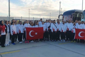 Kick Boks Milli Takımı, sınır kapısında saygı duruşunda bulundu