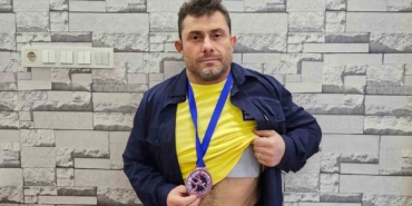 Kırık kaburgasına rağmen pes etmedi, dünya üçüncüsü oldu