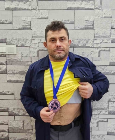 Kırık kaburgasına rağmen pes etmedi, dünya üçüncüsü oldu