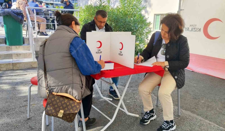 Kızılay Haftası’nda Yedikule’de kan bağışı seferberliği: “Kan acil değil sürekli bir ihtiyaç”