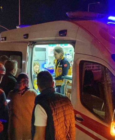 Kocaeli’de iki araç trafik ışıklarında çarpıştı: 1 yaralı