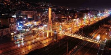 Kocaeli’de üst geçitler turuncuya büründü