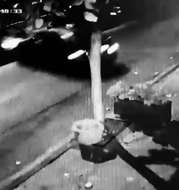 Kontrolden çıktı, park halindeki çok sayıda araca çarptı