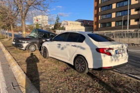 Küçükçekmece’de iki araç çarıptı: 1 yaralı
