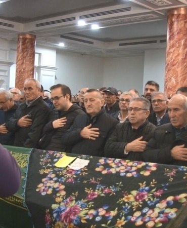 Küçükçekmece’de kazada ölen Şengül hemşire son yolculuğuna uğurlandı