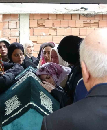 Küçükçekmece’de maganda kurşunuyla hayatını kaybeden genç toprağa verildi