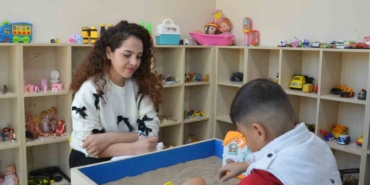 Kum terapisi ile çocuklar travmalarından kurtuluyor