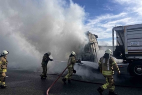 Kuzey Marmara Otoyolu’nda tekerleği patlayan tır alev aldı