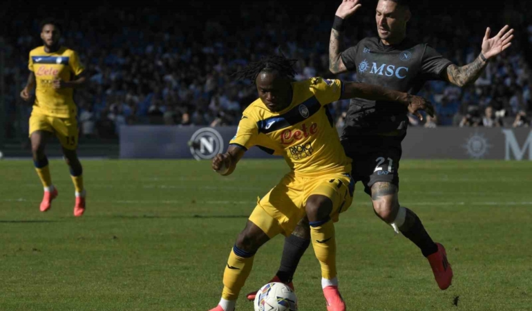 Lider Napoli’ye, Atalanta’dan çelme
