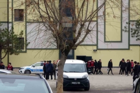 Lisede tartıştığı okul arkadaşını tornavida ile yaraladı