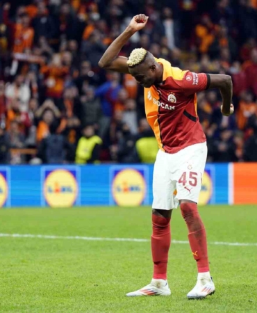 Maç sonu 3’lü Victor Osimhen’den