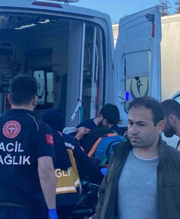 Mahkumları taşıyan cezaevi aracı TEM’de kazaya karıştı: 5 yaralı