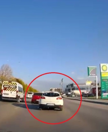 Makas atan sürücünün kazayı kıl payı atlattığı anlar kamerada