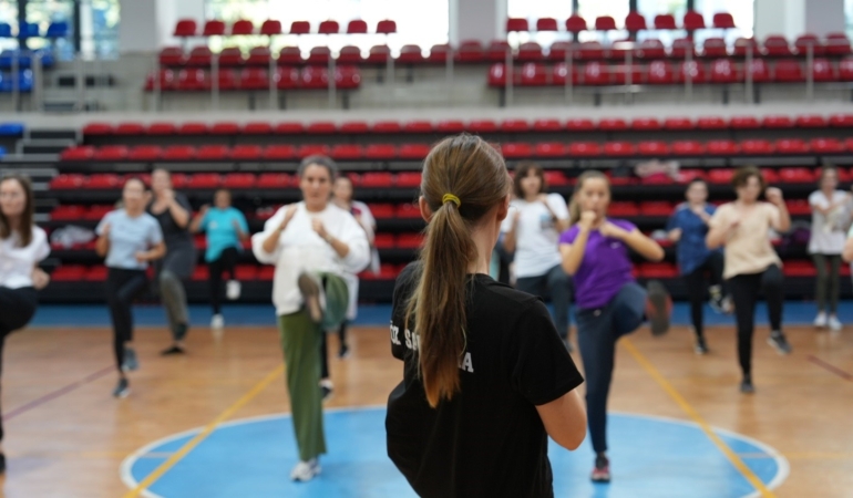 Maltepe Belediyesi’nden kadınlara spor ve savunma dersleri