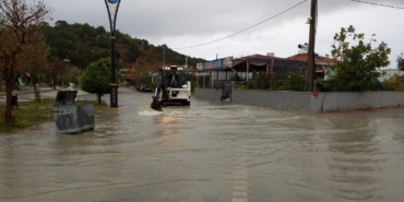 Marmara ve Avşa Adası’nda şiddetli sağanak yağış hayatı olumsuz etkiledi
