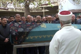 Menekşe deresinde ölü bulunan genç kız, son yolculuğuna uğurlandı