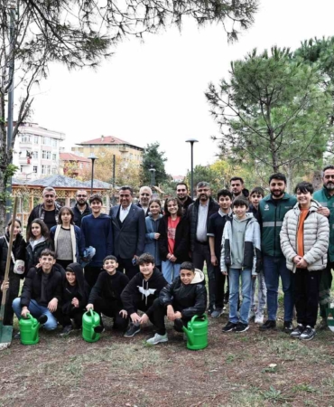Millet Bahçesi’ne 30 fıstık çamı dikildi