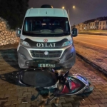 Minibüs ile motosiklet kafa kafaya çarpıştı: 1 ağır yaralı