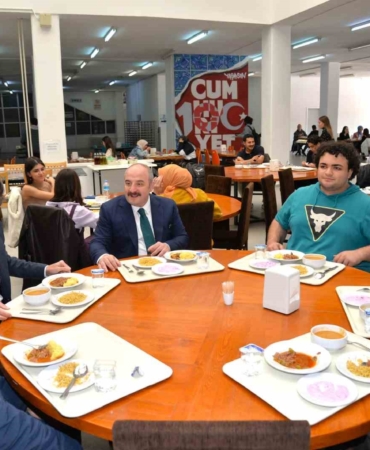 Mustafa Varank: "Türkiye’nin ve dünyanın geleceğinde nitelikli, becerikli kişiler söz sahibi olacak"