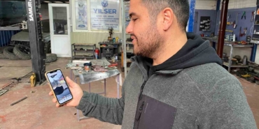 Otomobil dakikalarca geri geri gitti: O anlar kamerada