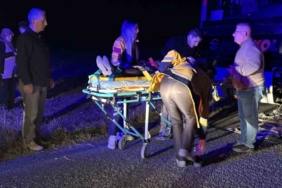 Otomobil ile otobüs çarpıştı: 2 yaralı