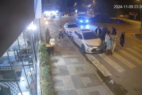 Otomobilin açılan kapısına çarpan scooter sürücüsü yaralandı... O anlar kamerada