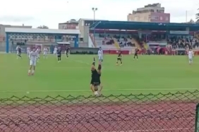 Parende atarak attığı tacı arkadaşı gole çevirdi