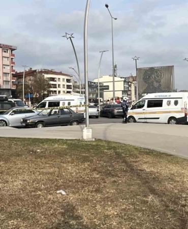 Park halindeki minibüste ölü bulundu