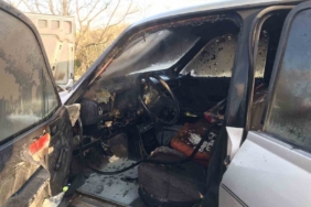 Park halindeki otomobil alev aldı