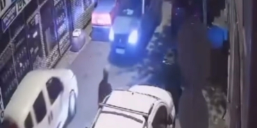 Park halindeki otomobile çarptı, olay yerinden kaçtı