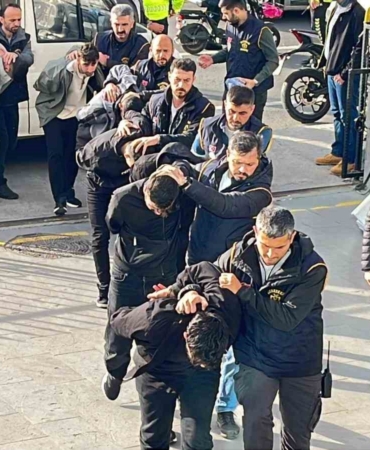 Polis kılığına giren çete 25 milyon TL dolandırıcılık yaptı, 8 kişi tutuklandı
