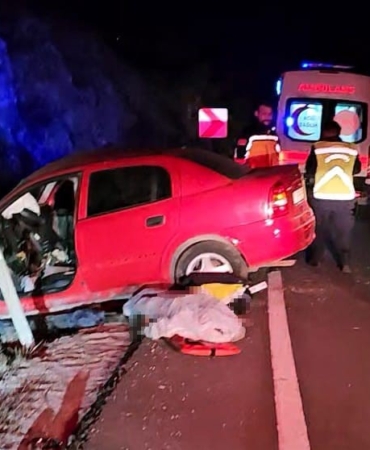 Refüje düşen otomobilinde can verdi