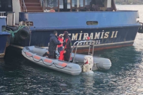 Rumeli Hisarı’nda balık tutan 2 arkadaş denize düşüp kayboldu