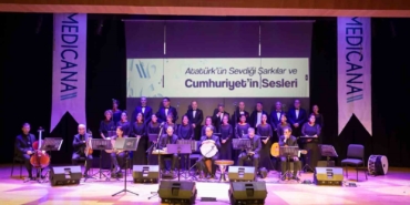 Sağlık çalışanlarının kurduğu koro izleyicilerden tam not aldı