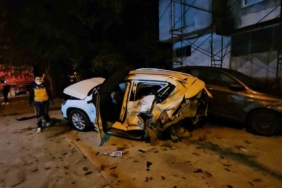 Sakarya’da ambulans ve üç aracın karıştığı zincirleme kaza kamerada: 1 ölü, 3 yaralı