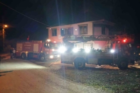 Sakarya’da iki katlı evde yangın çıktı
