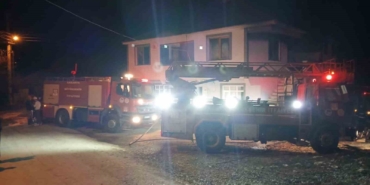Sakarya’da iki katlı evde yangın çıktı