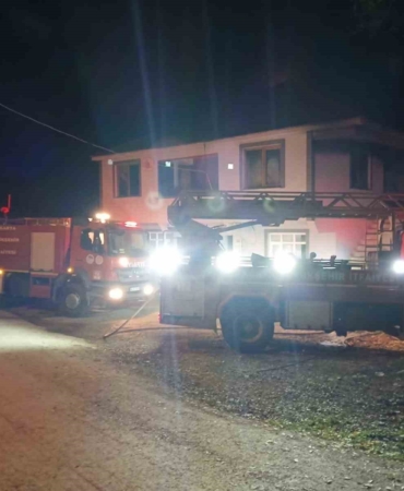 Sakarya’da iki katlı evde yangın çıktı