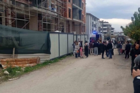 Sakarya’da inşaat iskelesinden düşen işçi ağır yaralandı