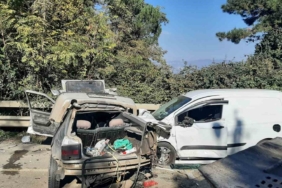 Sakarya’da otomobil ile hafif ticari araç çarpıştı: 1’i ağır 2 yaralı