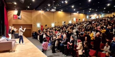 Sancaktepe Belediyesi, çocukları ve yetişkinleri tiyatroyla buluşturmaya devam ediyor