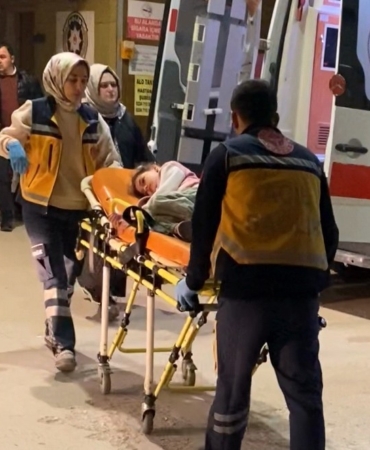 Sandalyeden düşen çocuk ağır yaralandı